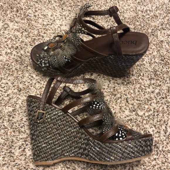 Super trendy brown and feathered wedges - Picture 2 of 4
